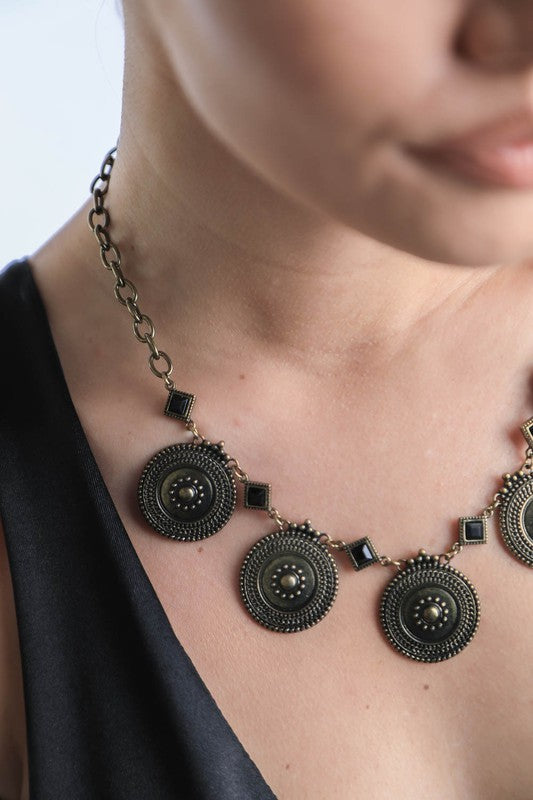 ANTIKcharme: Vintage Refinement Circular Stone Necklace